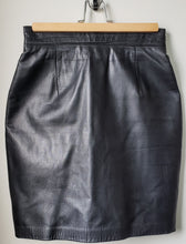Load image into Gallery viewer, Front of women's black Danier leather skirt size 2
