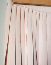 Load image into Gallery viewer, Club Monaco Pleated Blush Skirt (Size 4)