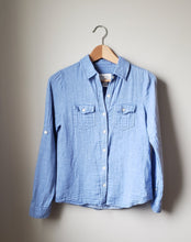 Load image into Gallery viewer, F21 Button-up (Size XS)