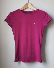 Load image into Gallery viewer, Tommy Hilfiger Tee (XS-Small)