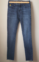 Load image into Gallery viewer, Yoga Jeans (Size 24-25/XS)