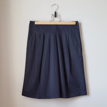 Load image into Gallery viewer, Banana Republic Pleated Skirt (Size 4/6)