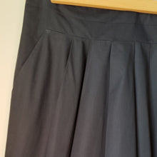 Load image into Gallery viewer, Banana Republic Pleated Skirt (Size 4/6)