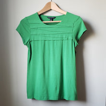 Load image into Gallery viewer, Banana Republic T-Shirt (Size Small)