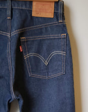 Load image into Gallery viewer, Levi's 501 Originals Indigo Denim (Size 25-26)