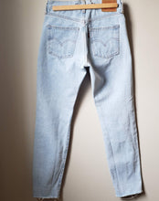 Load image into Gallery viewer, Levi's Destroyed Denim (Size 24-25)