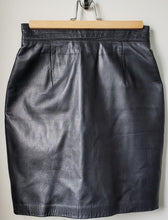 Load image into Gallery viewer, Front of women&#39;s black Danier leather skirt size 2 
