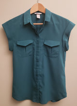 Load image into Gallery viewer, Front view of H&amp;M green collared button-up sleeveless shirt, size 2 or extra small, two breast pockets
