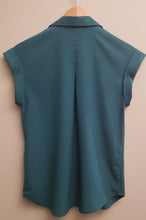 Load image into Gallery viewer, Back view of H&amp;M green collared button-up sleeveless shirt, size 2 or extra small, two breast pockets
