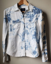 Load image into Gallery viewer, American Eagle Acid Wash Button-up (Size XS)
