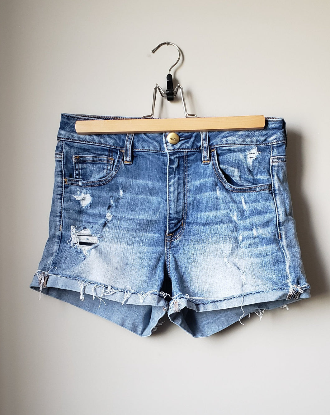 American Eagle High-waisted Denim Shorts (Size Small-Medium)