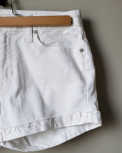 Load image into Gallery viewer, Gap Denim Shorts (Size 25/XS)
