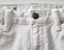 Load image into Gallery viewer, Gap Denim Shorts (Size 25/XS)
