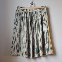 Load image into Gallery viewer, Vintage Patterned Skirt (Size 10-12/Large)
