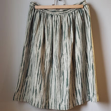 Load image into Gallery viewer, Vintage Patterned Skirt (Size 10-12/Large)
