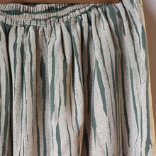 Load image into Gallery viewer, Vintage Patterned Skirt (Size 10-12/Large)
