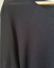 Load image into Gallery viewer, H&amp;M Light Sweater (Size Medium)
