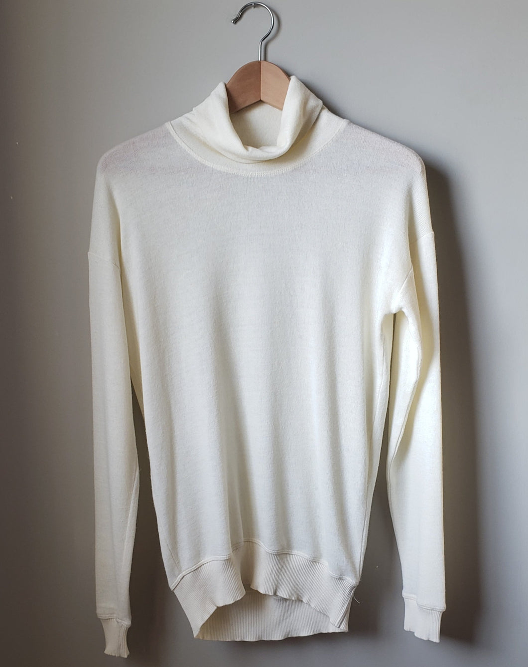 Wilfred Light Turtleneck Sweater (Size XS-Small)