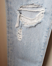 Load image into Gallery viewer, Levi&#39;s Destroyed Denim (Size 24-25)
