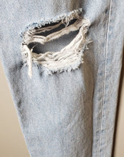 Load image into Gallery viewer, Levi&#39;s Destroyed Denim (Size 24-25)
