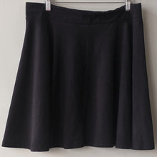 Load image into Gallery viewer, H&amp;M A-Line Skirt (Size Large)
