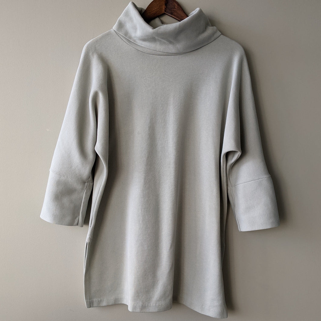 Weekenders Turtleneck Sweater (Size large)