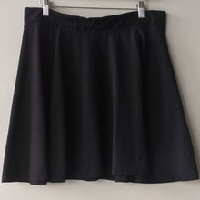 Load image into Gallery viewer, H&amp;M A-Line Skirt (Size Large)
