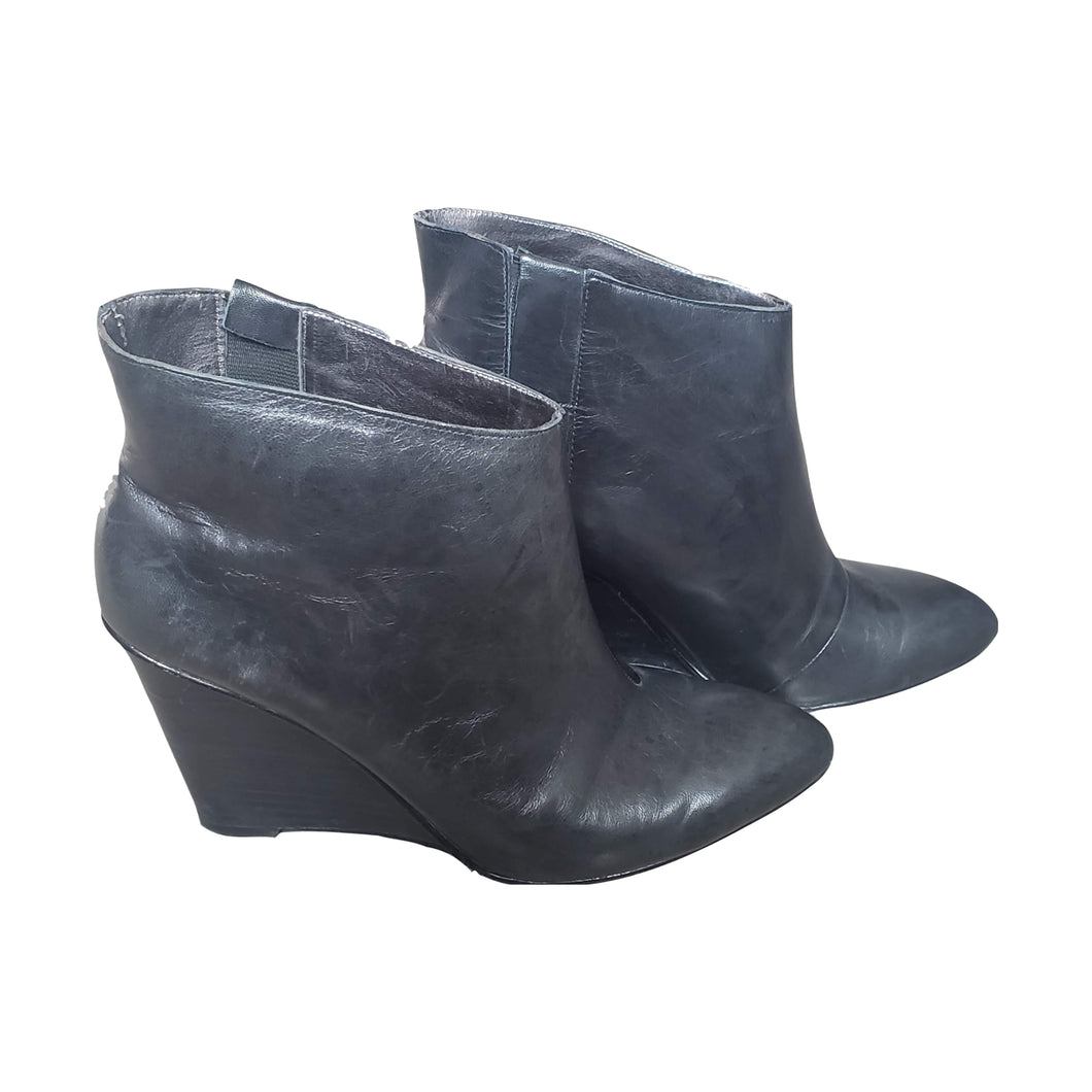 Nine West Black Ankle Boots (Size 6.5)